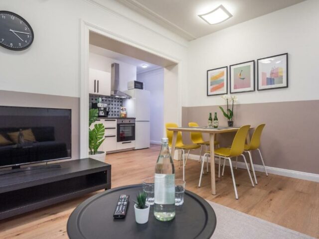 Stylish & cosy Apartment next to the U-Bahn