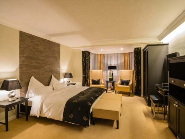 Hotel Business & More ****